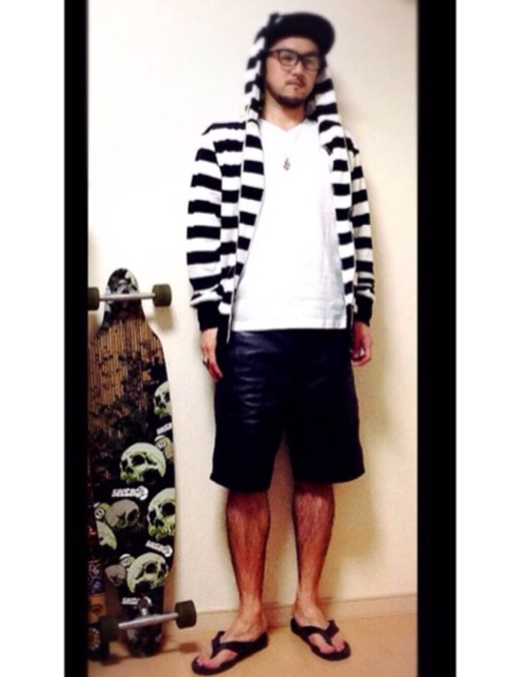 ブラック系のその他パンツ、グリーン系のその他を着用したメンズの夏コーディネートの1枚目の写真