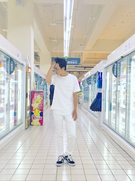 「GU（ジーユー）のアイテム（Tシャツ/カットソー、ホワイト系）」を使った、潘維禮さん（メンズ）の夏コーディネート