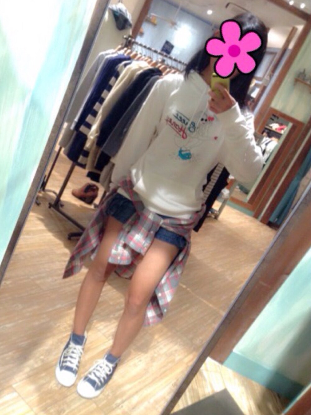 「シンプル、fashion、コーデ、かわいい、冬服、白パーカー、腰巻きシャツ」｜「WEGOのアイテム（パーカー、ホワイト系）」を使った、MaaaaIさん（キッズ・156cm）の秋コーディネートの1枚目の写真