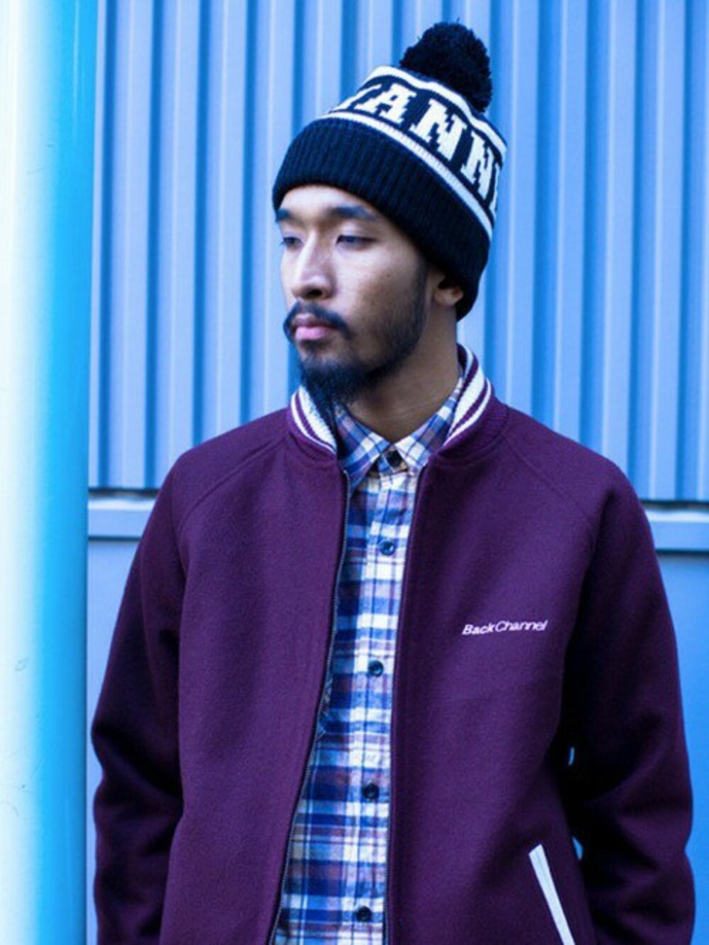 「Back ChannelのPOM POM KNIT CAP（ニットキャップ/ビーニー、ブラック系）」を使った、Back Channel®︎さん（メンズ・176cm）の冬コーディネートの1枚目の写真