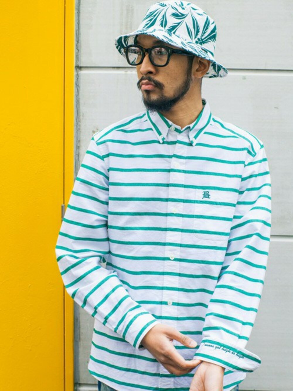 「ボーダー、シャツ、BACK CHANNEL」｜「Back ChannelのOX B.D. SHIRT（シャツ/ブラウス、グリーン系）」を使った、Back Channel®︎さん（メンズ・176cm）の春コーディネートの1枚目の写真