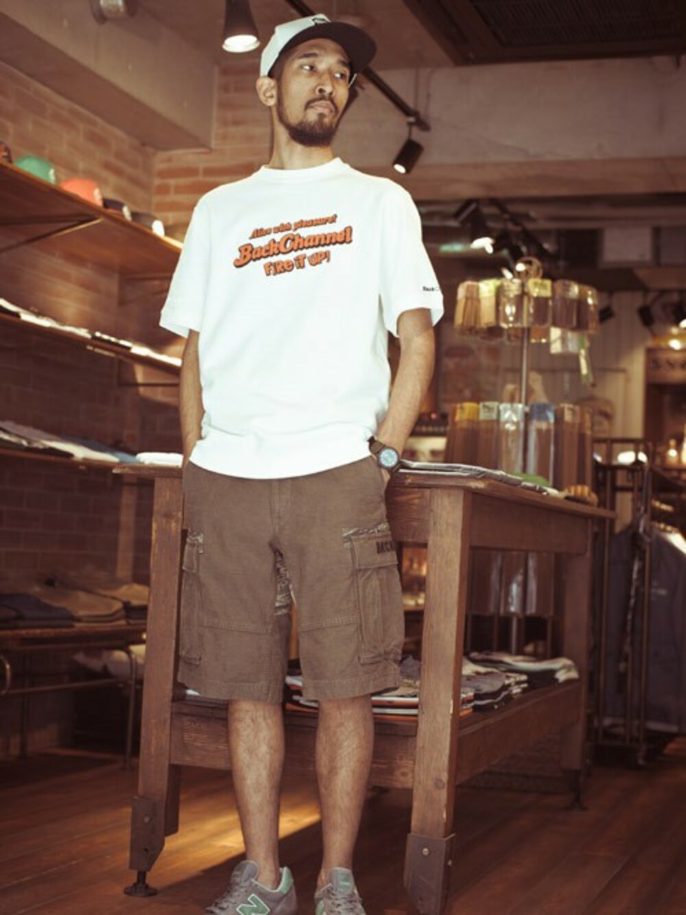 「迷彩、BACK CHANNEL、ショーツ」｜「Back ChannelのAMSTERDAM SNAP BACK（キャップ、ホワイト系）」を使った、Back Channel®︎さん（メンズ・176cm）の春コーディネートの1枚目の写真