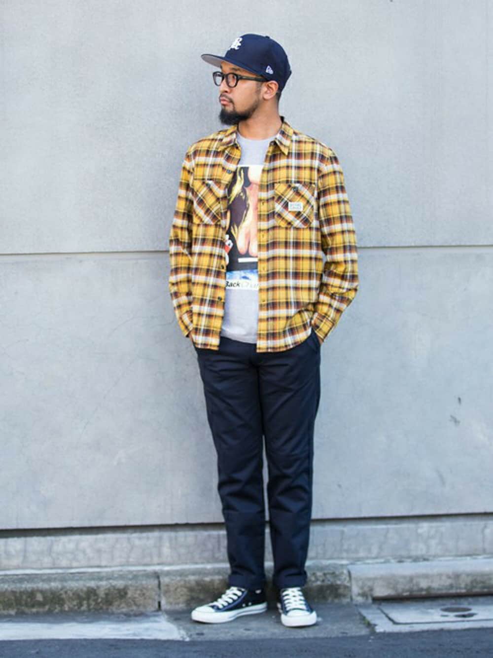 「カジュアル、スキニー、Tシャツ、秋のコーデ、BACK CHANNEL、backchannel、シャツスタイル、streetstyle、秋コーデ、バックチャンネル」｜「Back ChannelのGIRL T（Tシャツ/カットソー、グレー系）」を使った、Back Channel®︎さん（メンズ・176cm）の秋コーディネートの1枚目の写真