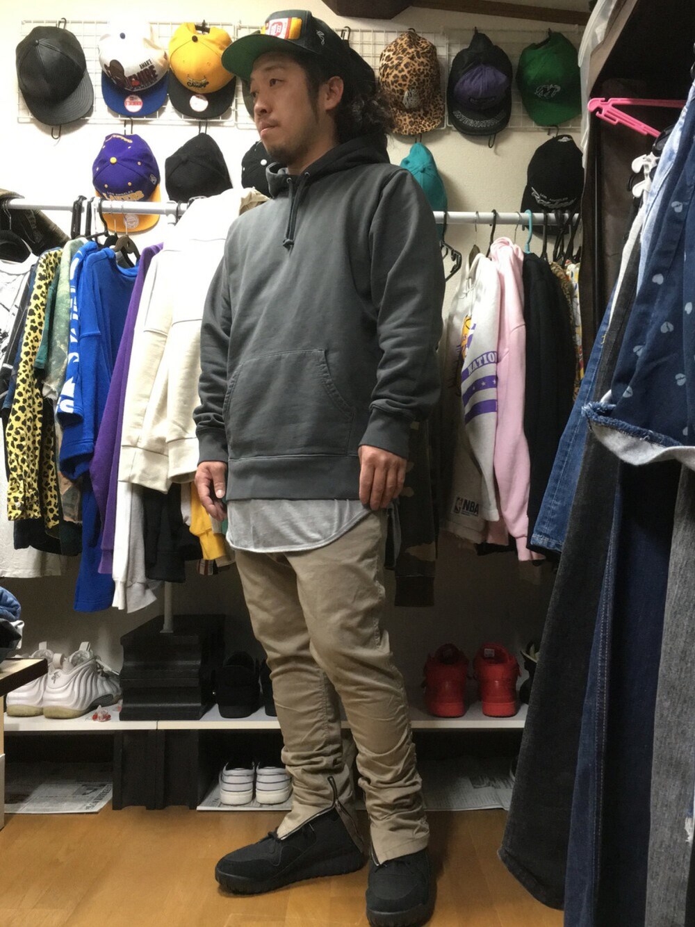 「supreme、fog、春コーデ、ストリート、カジュアル、junkmania、スニーカー、富山、金沢」｜「ZZZのアイテム（キャップ、ブラック系）」を使った、Yuuuukimenさん（メンズ・168cm）の春コーディネートの1枚目の写真
