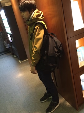「アイテム（マウンテンパーカー、ゴールド系）」を使った、040さん（メンズ・166cm）の秋コーディネート