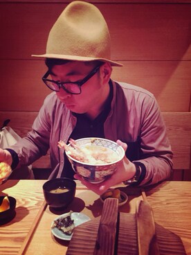 「ロングシャツ」｜「アイテム（ノーカラージャケット）」を使った、菊池商店さん（メンズ・180cm）の春コーディネート