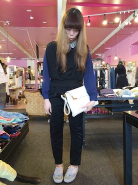 「アイテム（つなぎ/オールインワン、ブラック系）」を使った、asamiさん（レディース・167cm）の春コーディネート