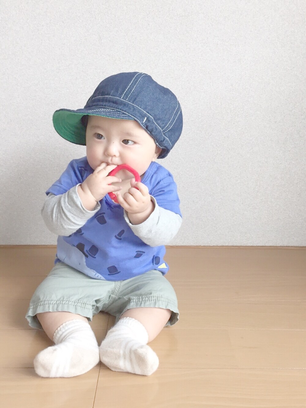 「Tシャツ、ハーフパンツ、ワークキャップ、キャップ、おさんぽ、春色」｜「HOME GROWNのアイテム（キャップ、ブルー系）」を使った、tatsusouさん（メンズ・70cm）の春コーディネートの1枚目の写真
