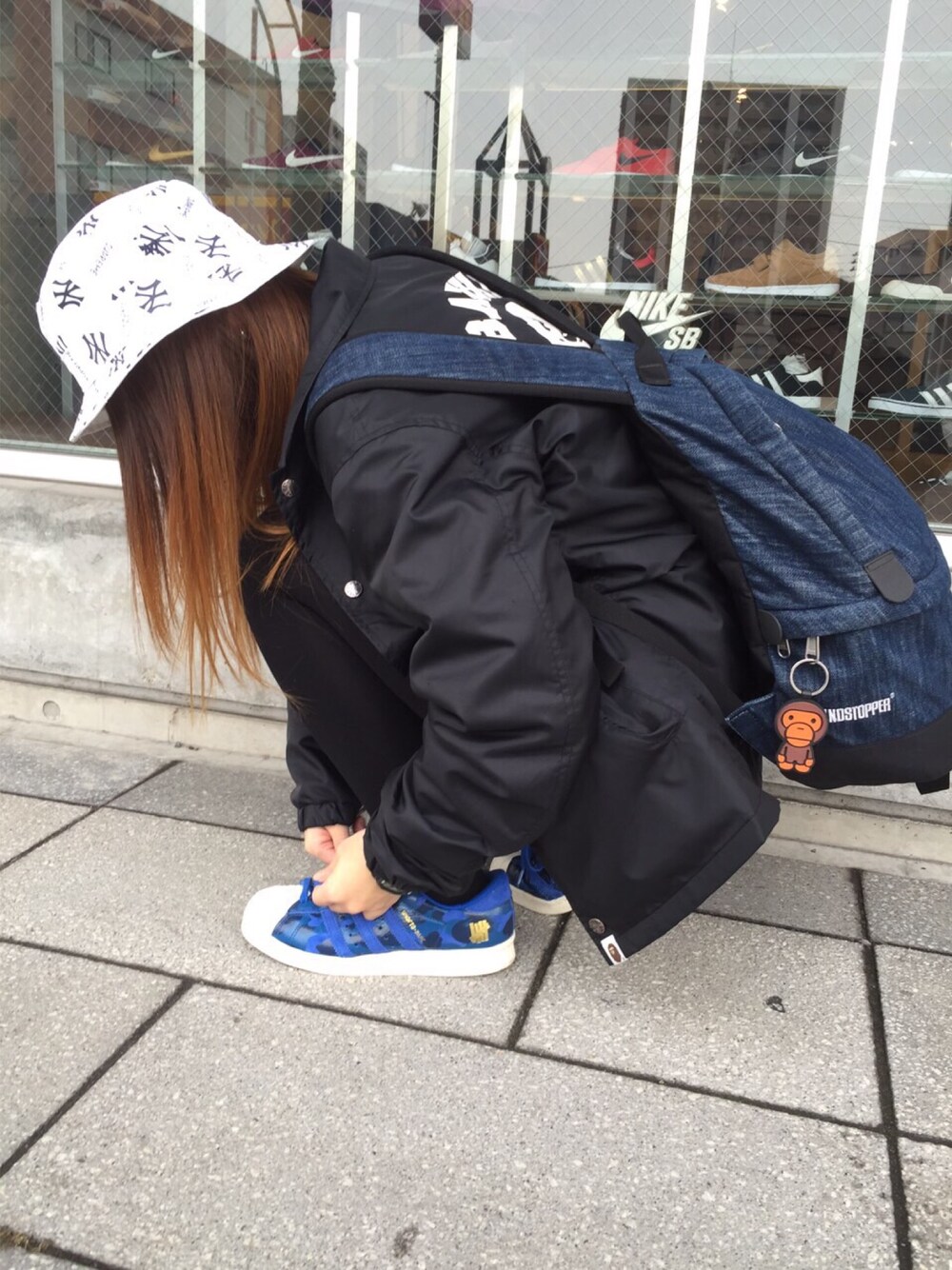 「supreme、abathingape、Bape、adidas、superstar80's、スーパースター、シンプル、ootd」｜「Supreme のアイテム（ハット、ホワイト系）」を使った、ミニーさん（レディース・151cm）の春コーディネートの1枚目の写真