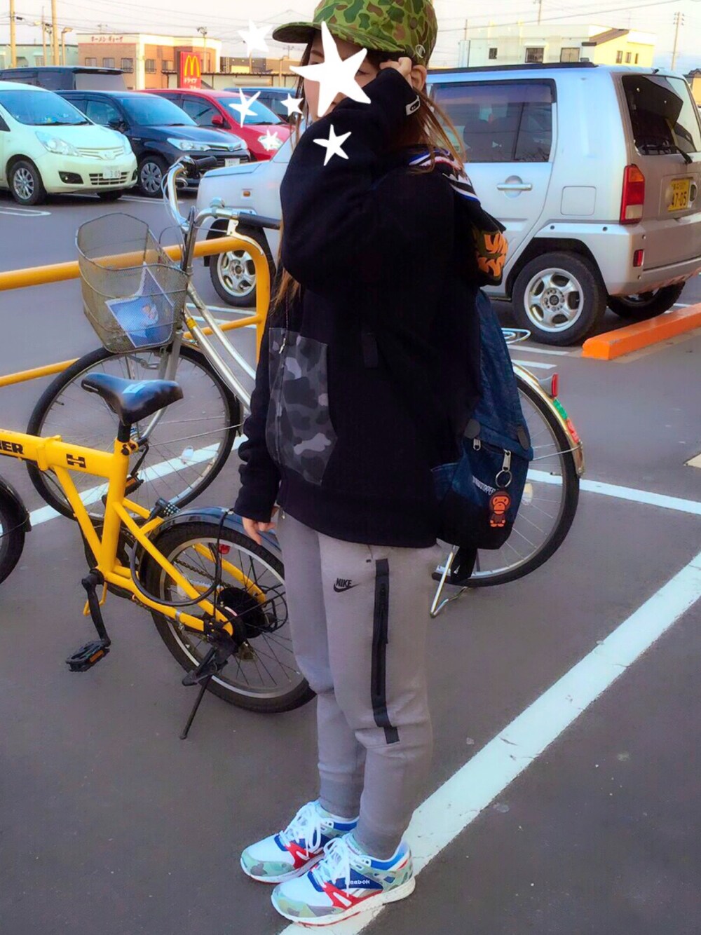 「abathingape、スニーカー、リーボック(Reebok)、mita sneakers、シャークパーカー、テックフリース、ナイキ、supreme、ootd、チャンピオン」｜「Championのアイテム（キャップ、グリーン系）」を使った、ミニーさん（レディース・151cm）の春コーディネートの1枚目の写真