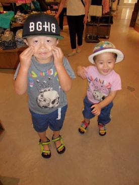 「BAGARCH（バガーチ）のアイテム（キャップ）」を使った、波多 いずみさん（キッズ・120cm）の夏コーディネート