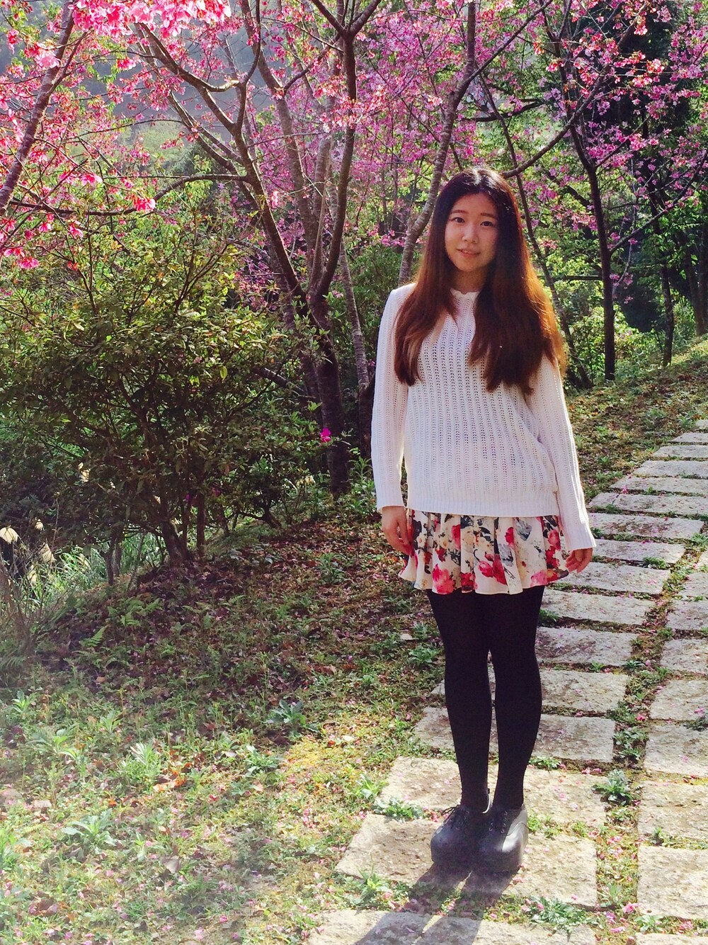 「GUのアイテム（ニット/セーター、ホワイト系）」を使った、珊珊さん（レディース・160cm）の春コーディネートの1枚目の写真
