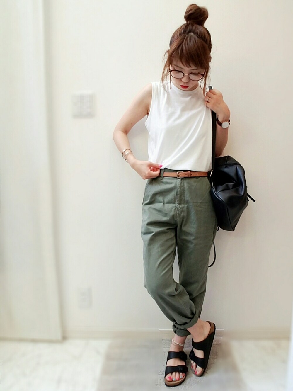 「夏コーデ、ラクチンコーデ、プチプラ、サンダル、シンプル、7月WEAR夏のサンダル祭り、ラフ、ゆるコーデ、ママコーデ、ノースリーブ」｜「moco's handmadeのアイテム（ピアス（両耳用）、ブラウン系）」を使った、maamin♡さん（レディース・156cm）の夏コーディネートの1枚目の写真
