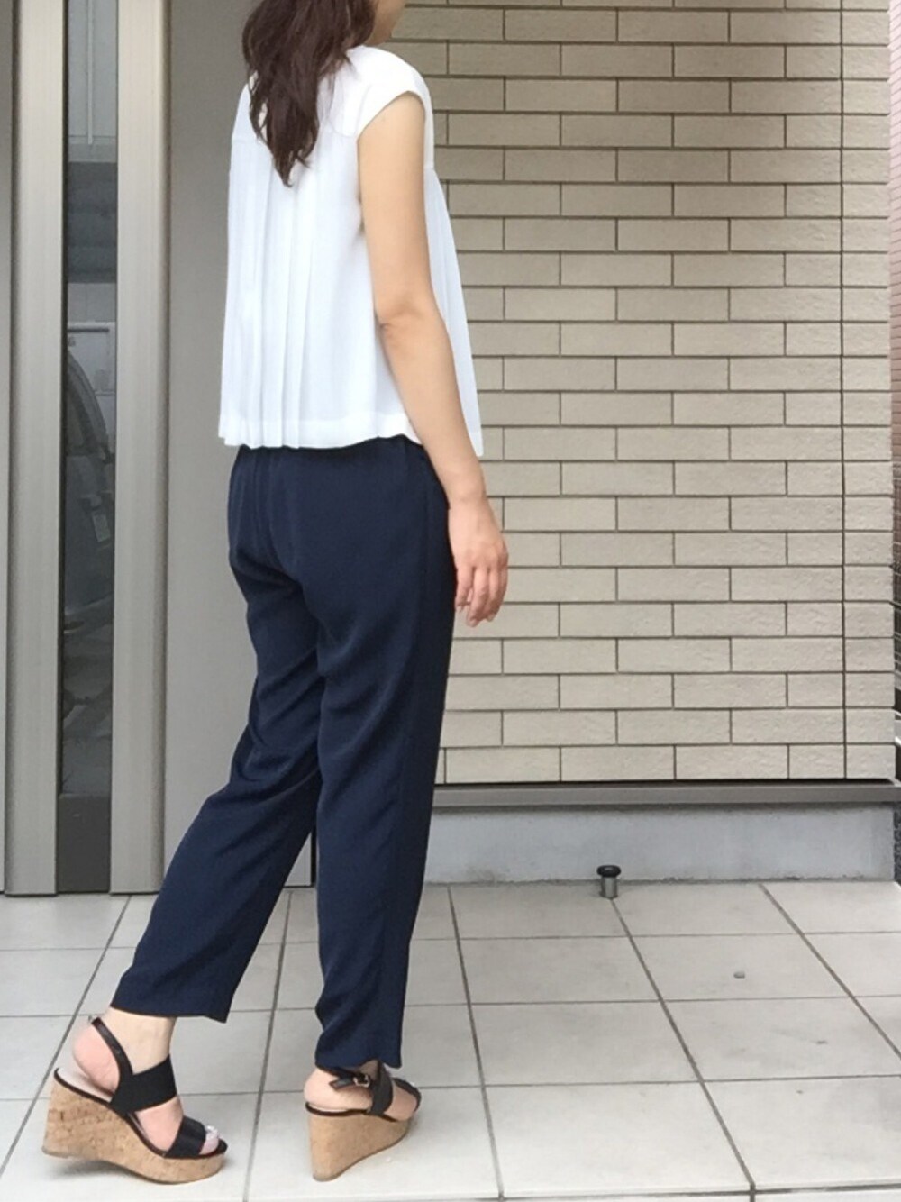 「ユナイテッドアローズ、ブリス ポイント(BLISS POINT)、コルクサンダル、きれいめコーディネート、お仕事コーデ」｜「BLISS POINTのコルクウエッジサンダル85/715204（サンダル、ブラック系）」を使った、hiromama。さん（レディース・162cm）の夏コーディネートの1枚目の写真