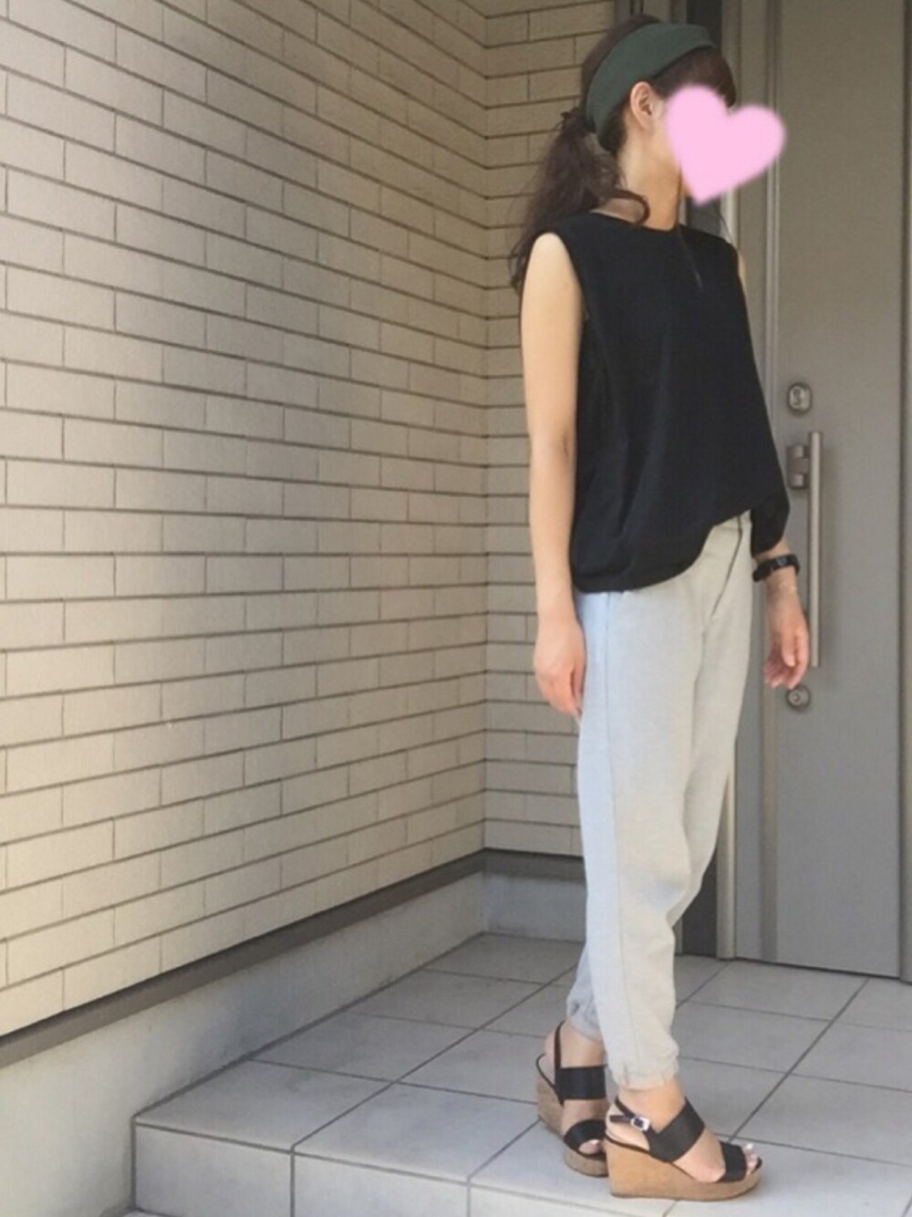 「GU、ユニクロ、マーセライズドノースリーブ、ジョガーパンツ、ブリス ポイント(BLISS POINT)、コルクサンダル、お仕事コーデ」｜「GUのアイテム（ヘアバンド、グリーン系）」を使った、hiromama。さん（レディース・162cm）の夏コーディネートの1枚目の写真