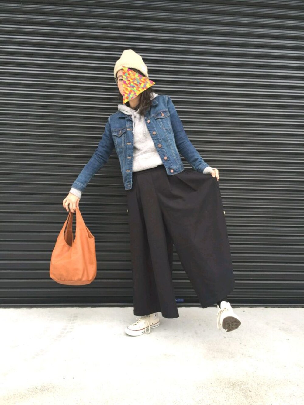 「コンバース ハイカット、ジージャン」｜「CONVERSEのCONVERSE / CVS ALL STAR  HI（スニーカー、ホワイト系）」を使った、Machakoさん（レディース・158cm）の春コーディネートの1枚目の写真