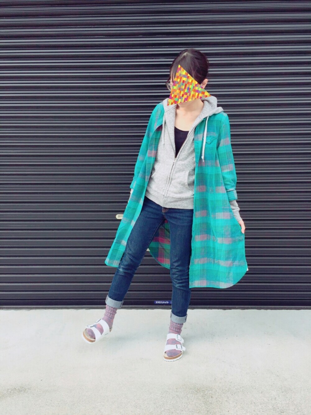 「UNIQLOのWOMEN スウェットフルジップパーカ（長袖）（パーカー、ホワイト系）」を使った、Machakoさん（レディース・158cm）の春コーディネートの1枚目の写真