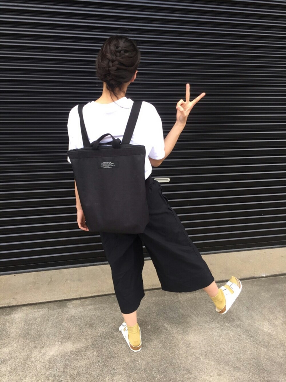 「ムック本」｜「UNIQLOのアイテム（Tシャツ/カットソー、ホワイト系）」を使った、Machakoさん（レディース・158cm）の夏コーディネートの1枚目の写真