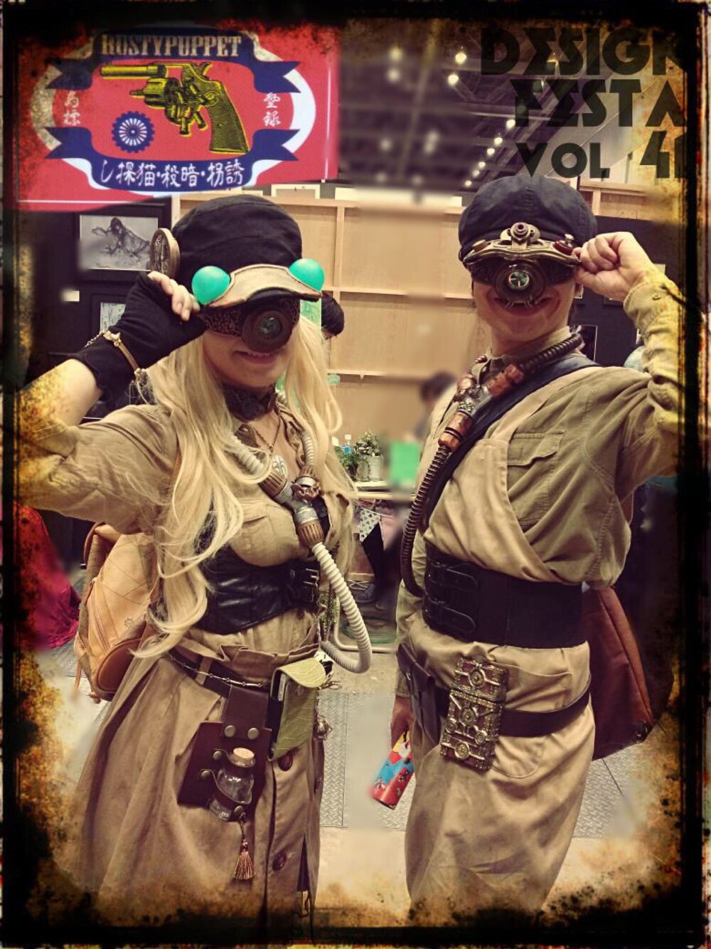 ベージュ系のシャツ/ブラウスを着用したレディースの秋コーディネートの1枚目の写真