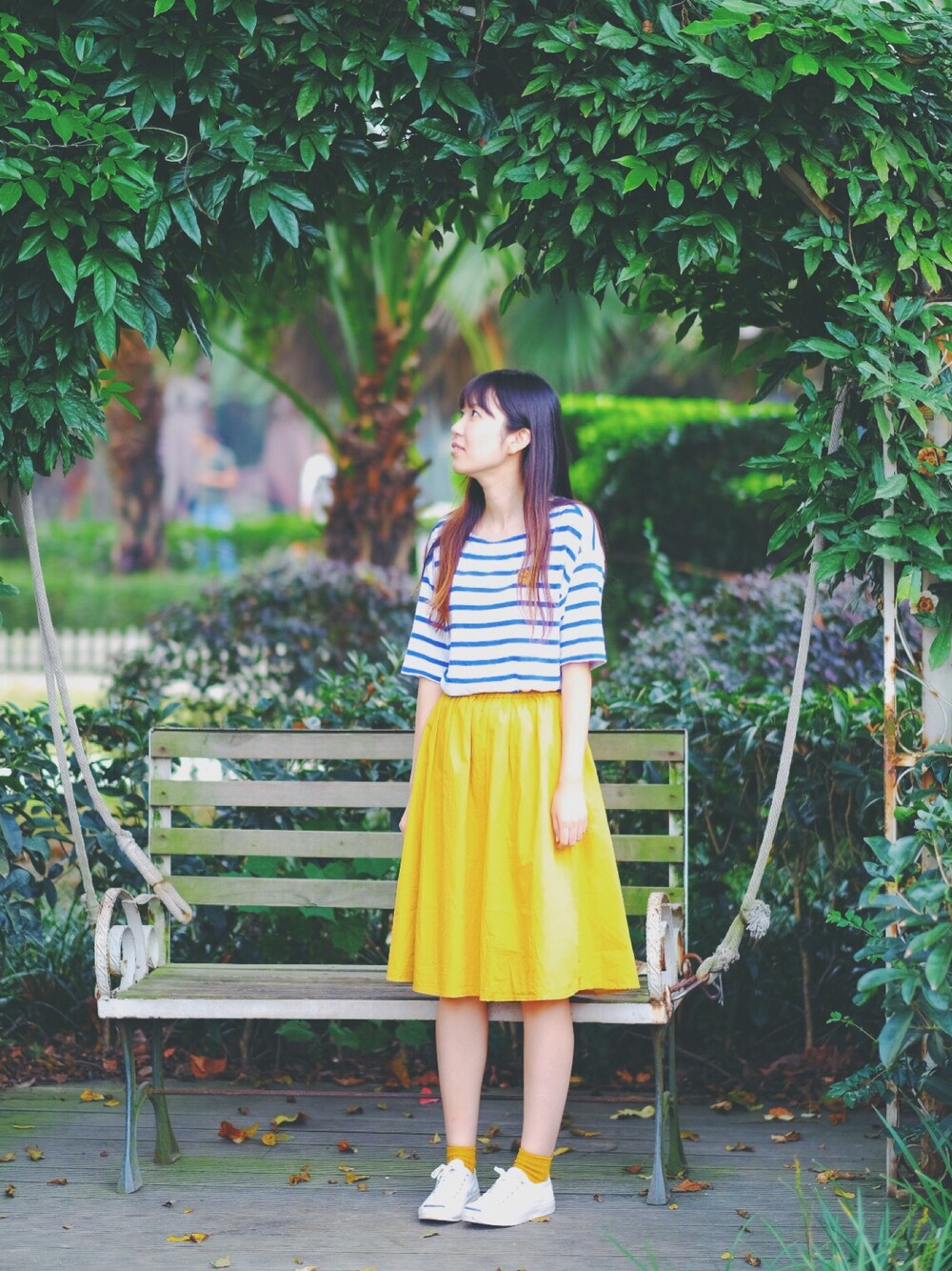 「Samansa Mos2のアイテム（Tシャツ/カットソー、ブルー系）」を使った、Enoさん（レディース・165cm）の秋コーディネートの1枚目の写真