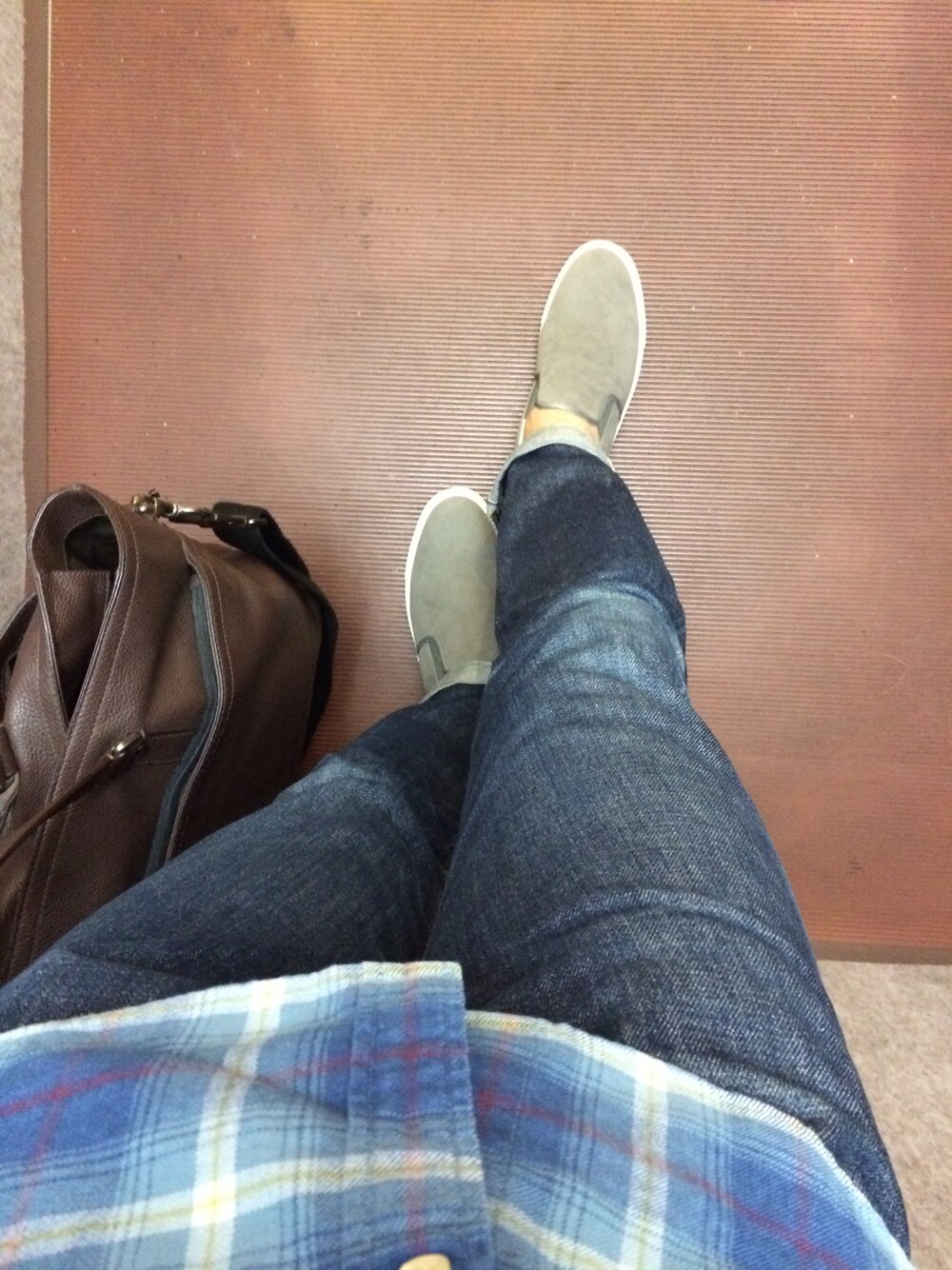 「スリッポン、COACH、A.P.C.、おニュー、チェックシャツ、ネルシャツ、ブルー×グレー、チェックシャツ感謝祭（告知）」｜「NANO universeの：スウェードスリッポン（スリッポン、グレー系）」を使った、かずひさん（メンズ・178cm）の秋コーディネートの1枚目の写真