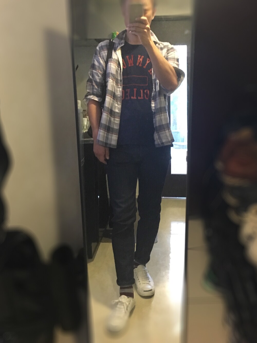 「チェックシャツ、近所へお出かけ、デニム、A.P.C.、ジャックパーセル」｜「JOURNAL STANDARD relumeのカラ－チェックワークシャツ#（シャツ/ブラウス）」を使った、かずひさん（メンズ・178cm）の秋コーディネートの1枚目の写真
