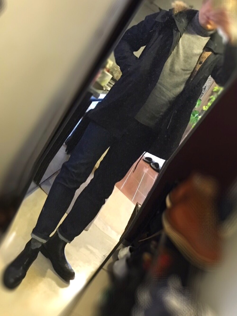 「シンプルコーデ、オトナカジュアル、モッズコート、サイドゴアブーツ、グレーのニット、タートルネック、A.P.C.、カジュアルコーデ」｜「green label relaxingのCASH SOLID タートルネックニット 12G（ニット/セーター、グレー系）」を使った、かずひさん（メンズ・178cm）の冬コーディネートの1枚目の写真