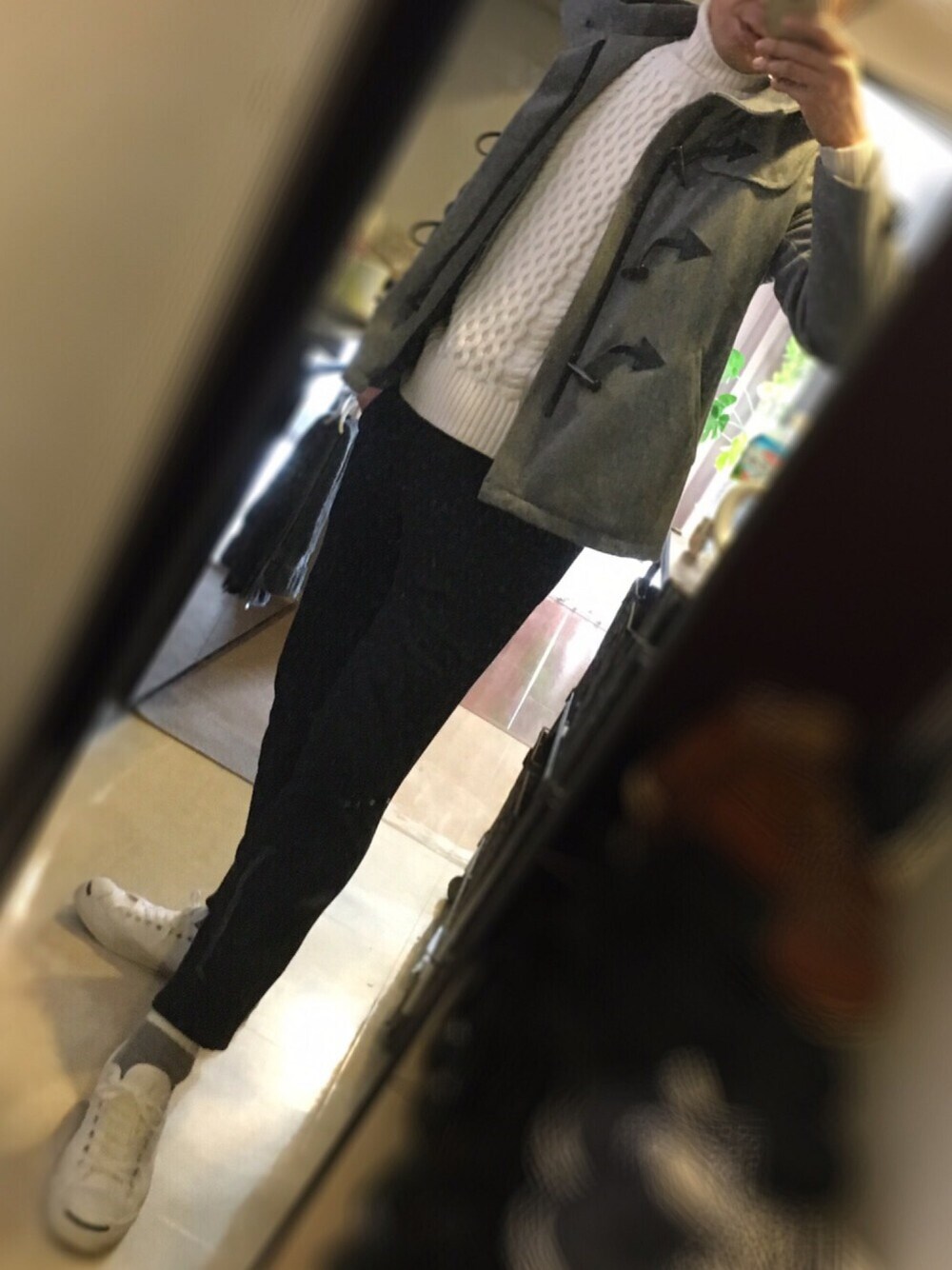 「ダッフルコート、スウェットパンツ、uniqlo×lemaire、ケーブルニット、converse、シンプル、UNIQLO、オトナカジュアル」｜「UNIQLOのuniqro×lemaire（パンツ、ブラック系）」を使った、かずひさん（メンズ・178cm）の冬コーディネートの1枚目の写真