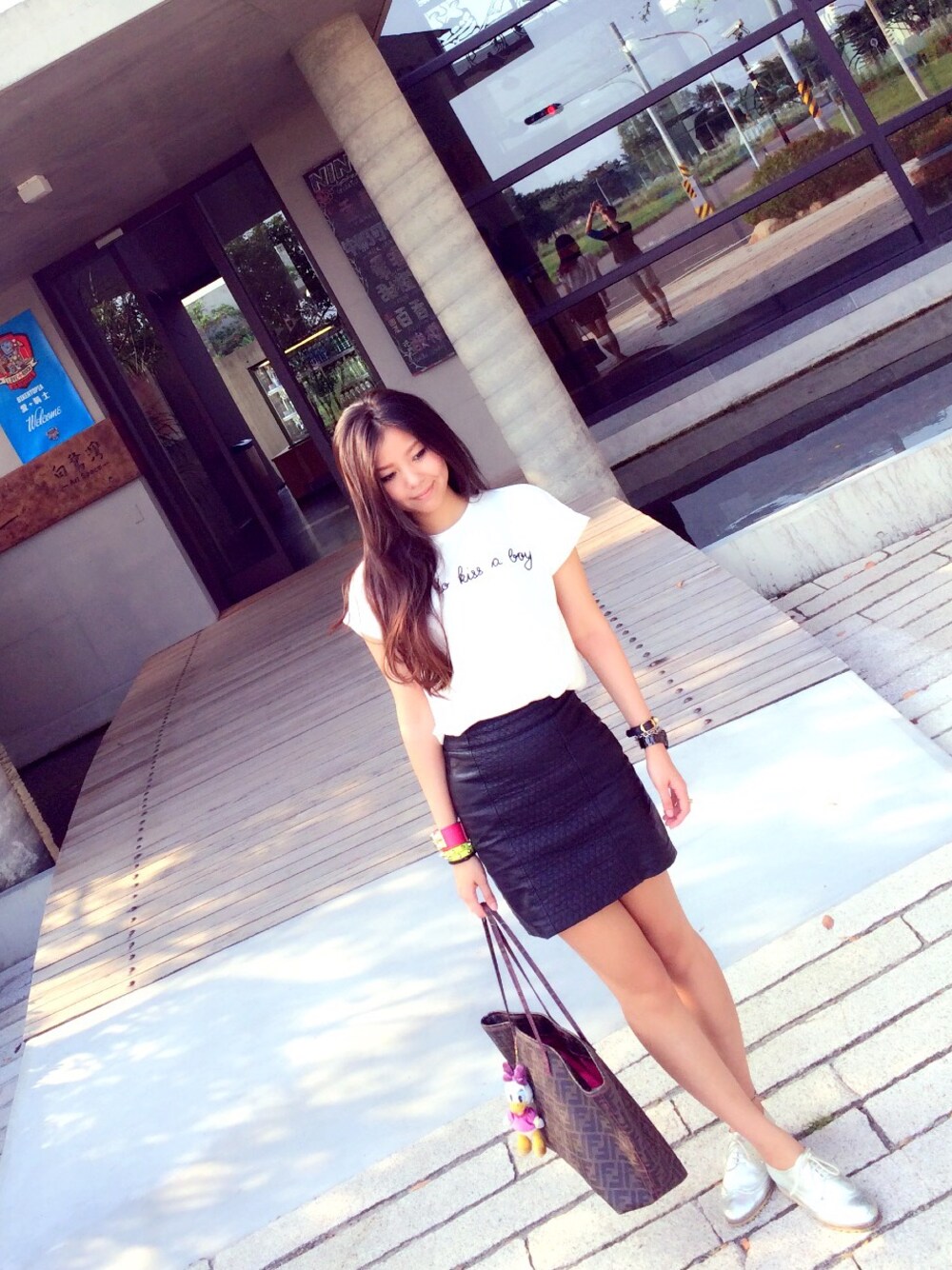 「ZARAのアイテム（Tシャツ/カットソー、ホワイト系）」を使った、peikuoさん（レディース・165cm）の秋コーディネートの1枚目の写真