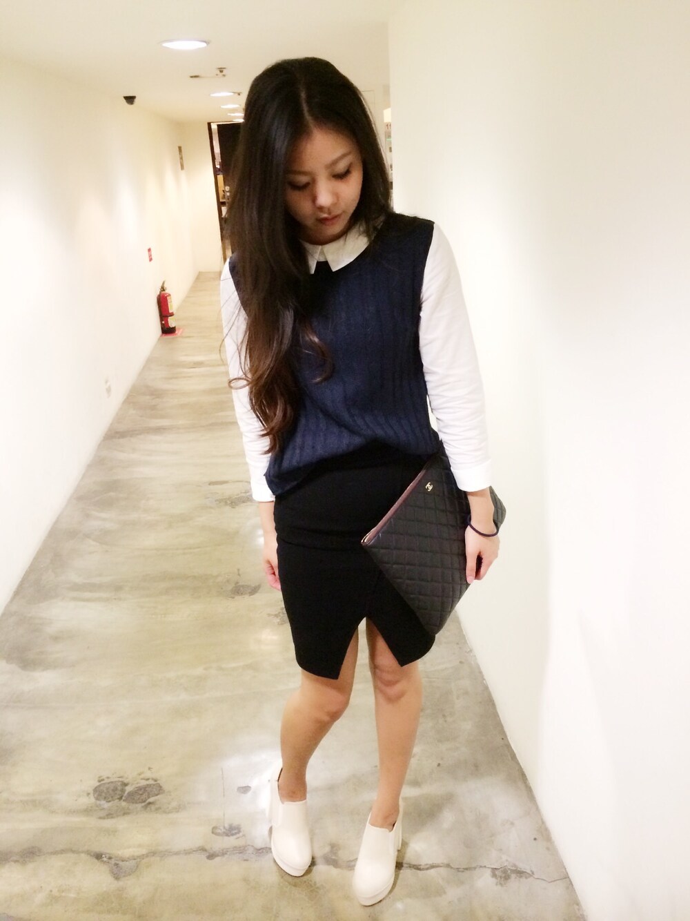 「movie、chanel、LOWRYS FARM、korea」｜「LOWRYS FARMのアイテム（シャツ/ブラウス、ブルー系）」を使った、peikuoさん（レディース・165cm）の冬コーディネートの1枚目の写真