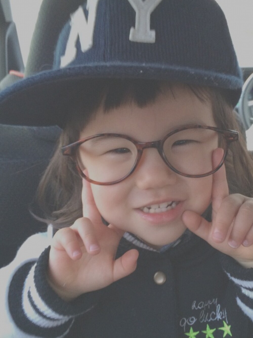 「キャップ、めがね、kids、しまむら、伊達メガネ」｜「アイテム（Tシャツ/カットソー、ホワイト系）」を使った、えちこ♡さん（キッズ・90cm）の春コーディネートの1枚目の写真