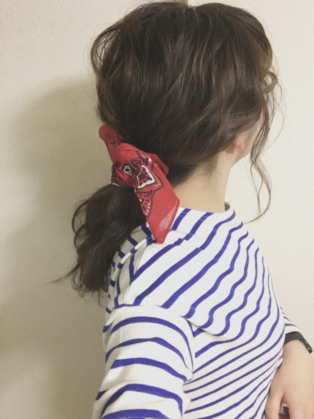 「ヘアアレンジ、ヘアアクセ、バンダナ、波ウェーブ、バンダナアレンジ、ボーダー、マリン、春コーデ、シンプルコーデ」｜「セリアのアイテム（バンダナ/スカーフ、レッド系）」を使った、えちこ♡さん（レディース・153cm）の春コーディネートの1枚目の写真