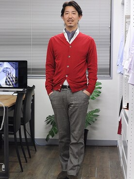 「JOHN SMEDLEY（ジョンスメドレー）のアイテム（ニット/セーター、レッド系）」を使った、柳田敏正さん（メンズ）の冬コーディネート