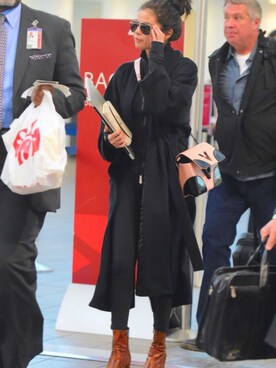 「KG Kurt Geigerのアイテム（ブーツ、ブラウン系）」を使った、Celebrities OOTDさんの冬コーディネート