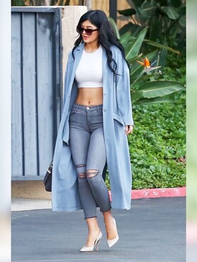 「GIVENCHY（ジバンシイ）のアイテム（ハンドバッグ、ブラック系）」を使った、Celebrities OOTDさんの冬コーディネート