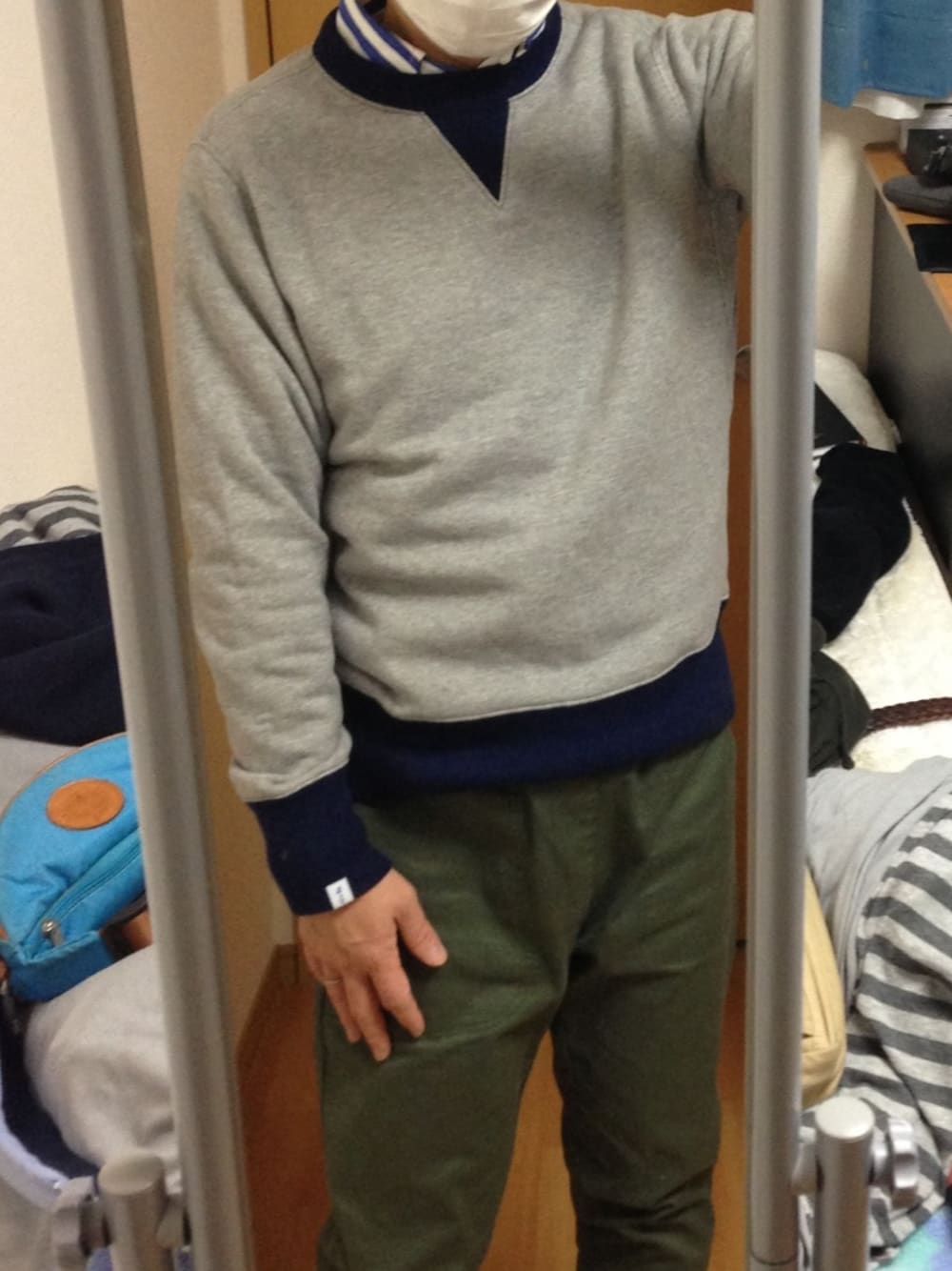 「スウェット、無地スウェット、ネイビー×グレー、BEAMS PULS、loopwheeler、Champion、リブパンツ、モスグリーン」｜「BEAMS PLUSのアイテム（スウェット、グレー系）」を使った、takayoshi shiotaさん（メンズ・170cm）の冬コーディネートの1枚目の写真