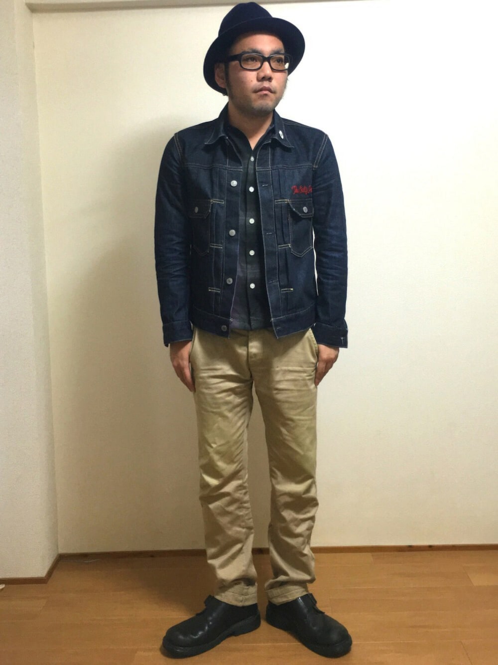 「古着、古着MIX、デニムジャケット、チノパン、ハット、ルード、ドクターマーチン、バックドラフト告知」｜「TESTAのアイテム（ハット、ブラック系）」を使った、Ri Maさん（メンズ・171cm）の夏コーディネートの1枚目の写真
