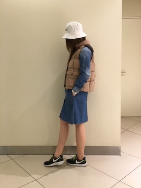 「アイテム（ダウンベスト、ブラウン系）」を使った、MURATA AYAKOさん（レディース・158cm）の冬コーディネート