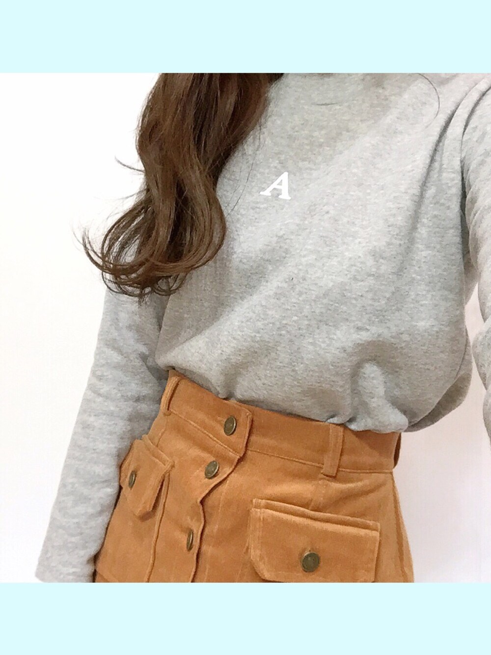 「シンプル、カジュアルコーデ、コーデュロイ、スウェット、韓国ファッション」｜「coco originalのアイテム（Tシャツ/カットソー、グレー系）」を使った、miyuさん（レディース・164cm）の冬コーディネートの1枚目の写真