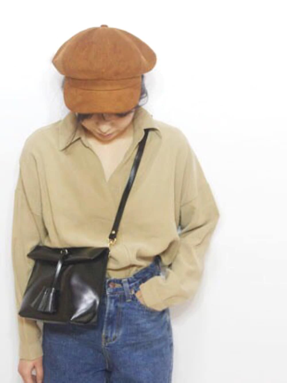 「シンプル、カジュアル、ショルダーバッグ、シャツスタイル、デニム、キャスケット、韓国ブランド、ootd」｜「coco originalのアイテム（キャスケット、ブラウン系）」を使った、miyuさん（レディース・164cm）の冬コーディネートの1枚目の写真