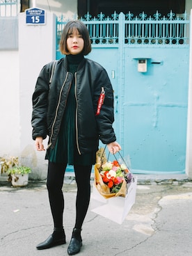 「Alpha Industries（アルファインダストリーズ）のアイテム（スタジャン）」を使った、김혜진さん（レディース・161cm）の秋コーディネート