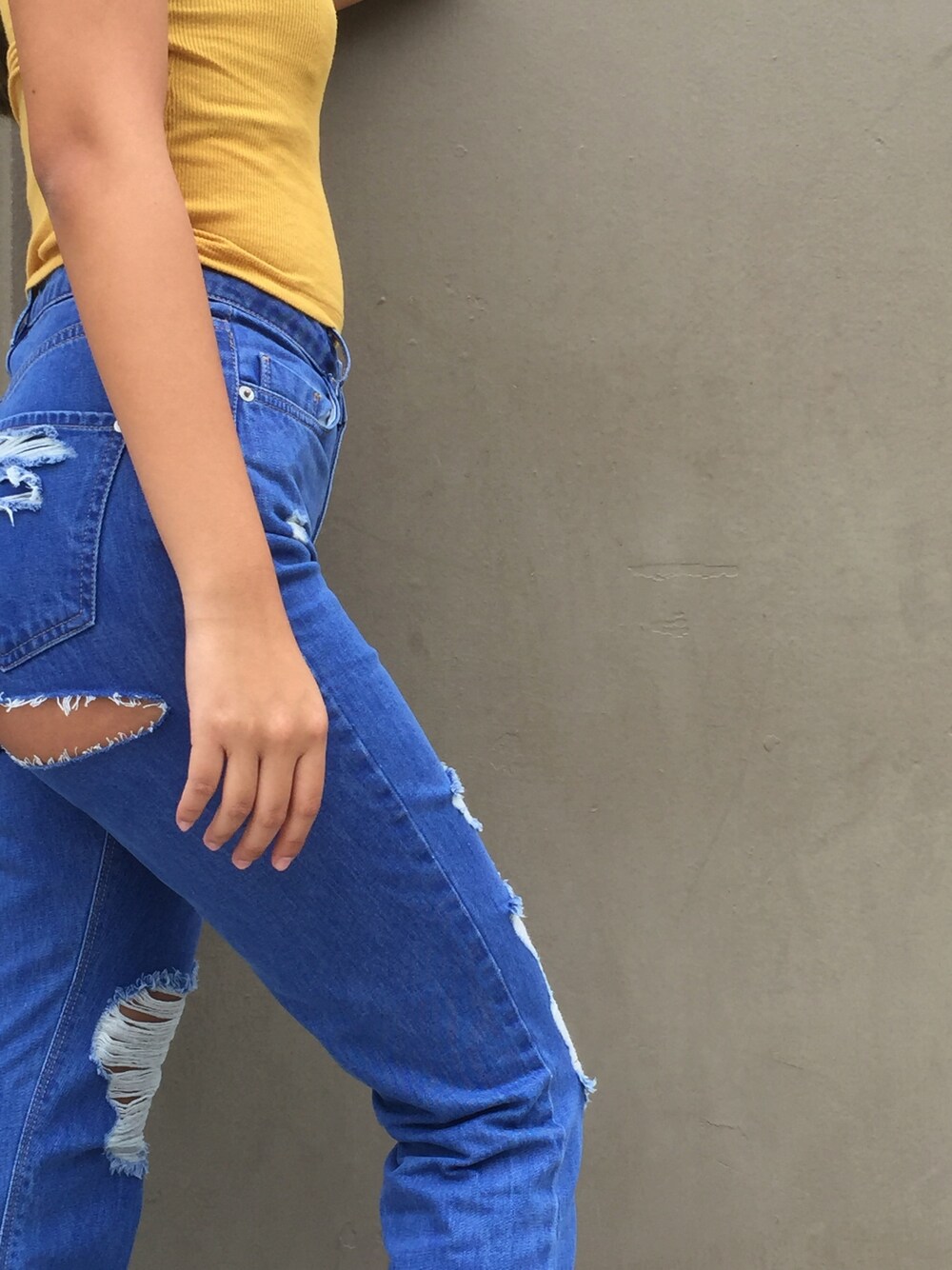 「MissguidedのMissguided Riot High Rise Ripped Jean（デニムパンツ、ブルー系）」を使った、miyhla さん（レディース・160cm）の秋コーディネートの1枚目の写真