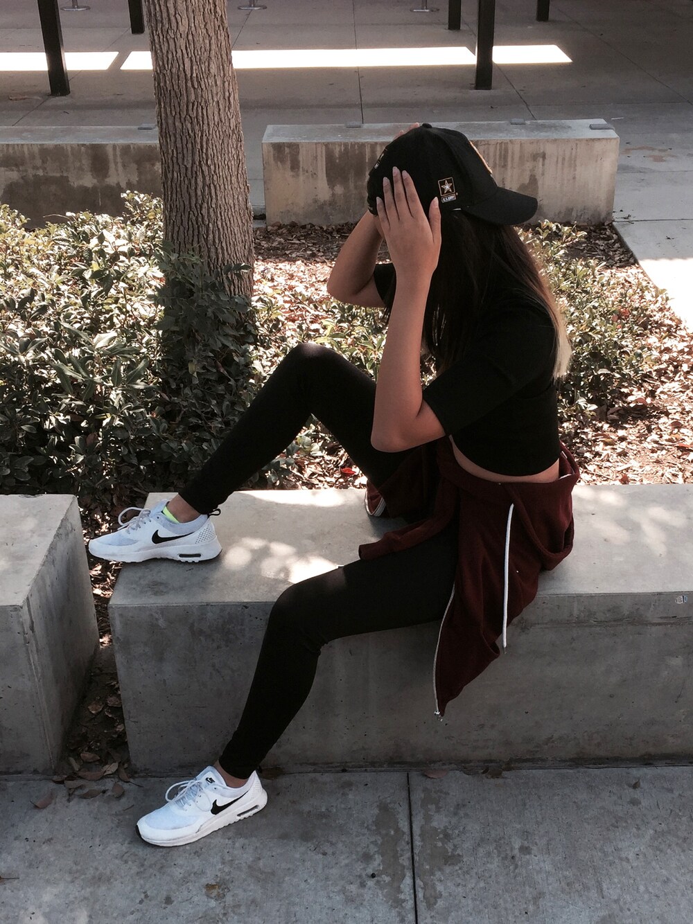 「NIKEのNike Nike Women's Air Max Thea Textile Running Sneakers from Finish Line（スニーカー、ホワイト系）」を使った、miyhla さん（レディース・160cm）の秋コーディネートの1枚目の写真