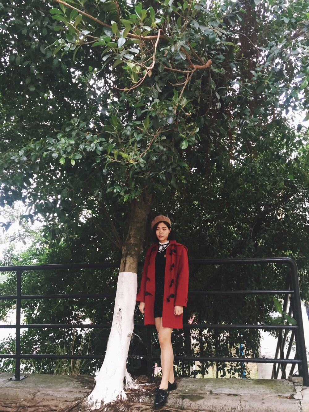 「ootd、vintage、ZARA、H&M、fashion、outfit、UNIQLO、used、WEGO、supreme」｜「南瓜谷のアイテム（シャツ/ブラウス、ホワイト系）」を使った、三文鱼吃不吃さん（レディース・172cm）の冬コーディネートの1枚目の写真