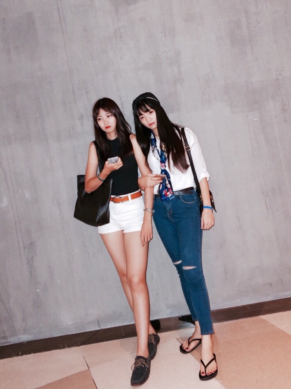 「夏、秋のコーデ、ootd、adidas、NIKE、UNIQLO、ノースリーブ、kids、VANS、ZARA」｜「UNIQLOのMEN フランネルシャツ（無地・ボタンダウンカラー・長袖）（シャツ/ブラウス、ホワイト系）」を使った、三文鱼吃不吃さん（レディース・175cm）の冬コーディネートの1枚目の写真