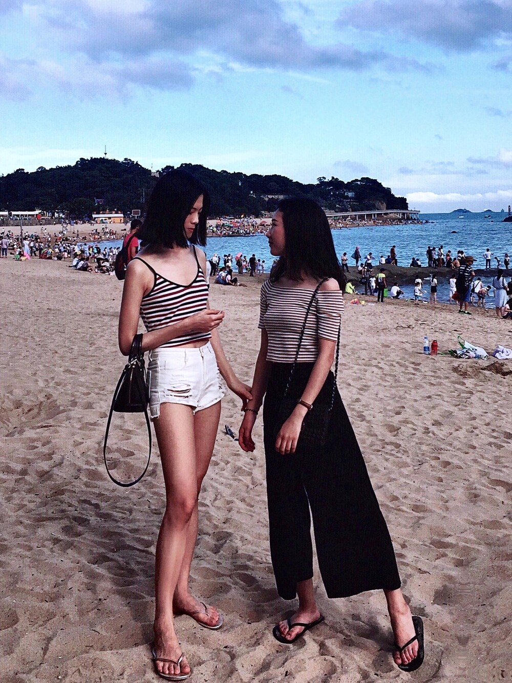 「ootd、夏コーデ、モノトーン、オトナカジュアル、黒、adidas、ZARA、白Tシャツ」｜「LOUIS VUITTONのアイテム（ハンドバッグ、ブラウン系）」を使った、三文鱼吃不吃さん（レディース・170cm）の夏コーディネートの1枚目の写真