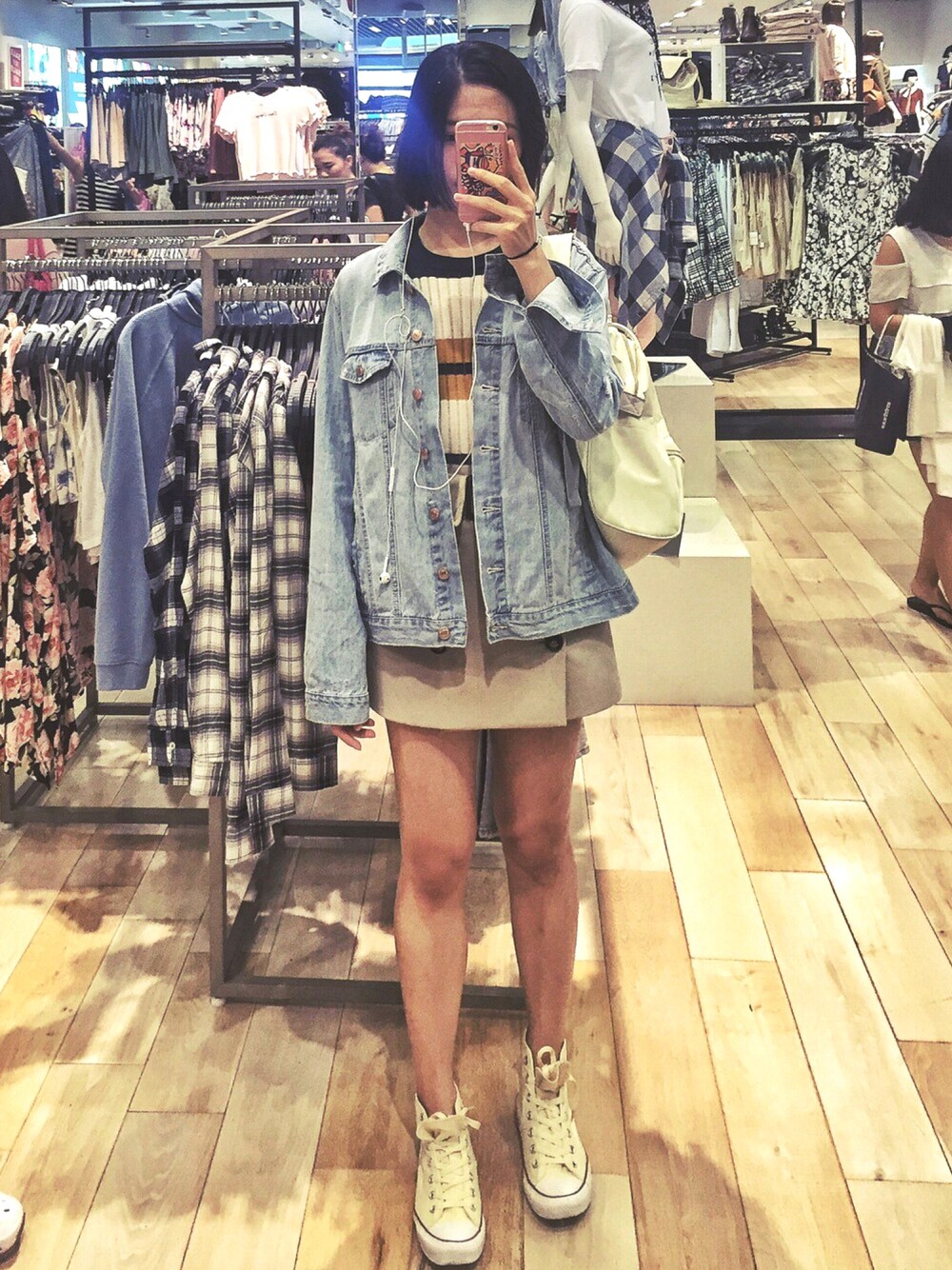 「ootd、H&M、adidas、WEGO、VANS、converse、kids、夏、秋のコーデ、女の子」｜「FOREVER 21のアイテム（ダウンジャケット/コート、ブルー系）」を使った、三文鱼吃不吃さん（レディース・170cm）の秋コーディネートの1枚目の写真