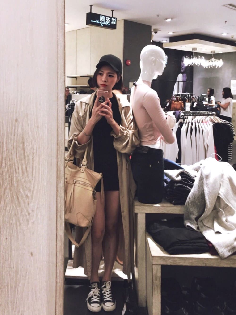 「ootd、converse、summer、adidas、H&M、MA-1、kids、UNIQLO」｜「American ApparelのAmerican Apparel Polo Neck Body-Conscious Dress - Black（ワンピース、ブラック系）」を使った、三文鱼吃不吃さん（レディース・170cm）の秋コーディネートの1枚目の写真