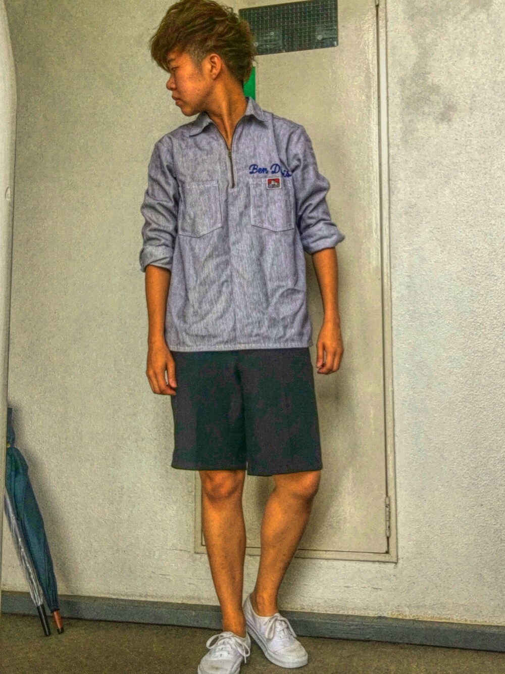 「BEN DAVIS、VANS、ハーフパンツ、古着、ストライプ、シンプル、ストリート」｜「BEN DAVISのアイテム（その他トップス、ブルー系）」を使った、永瀬さん（メンズ・160cm）の秋コーディネートの1枚目の写真