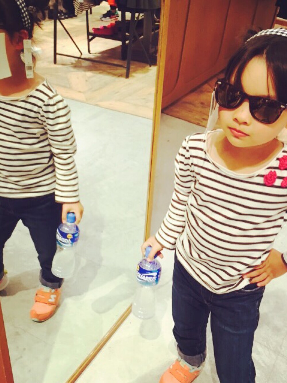 「nishimatsuyaのアイテム（Tシャツ/カットソー、ホワイト系）」を使った、yukitamaさん（キッズ・110cm）の春コーディネートの1枚目の写真